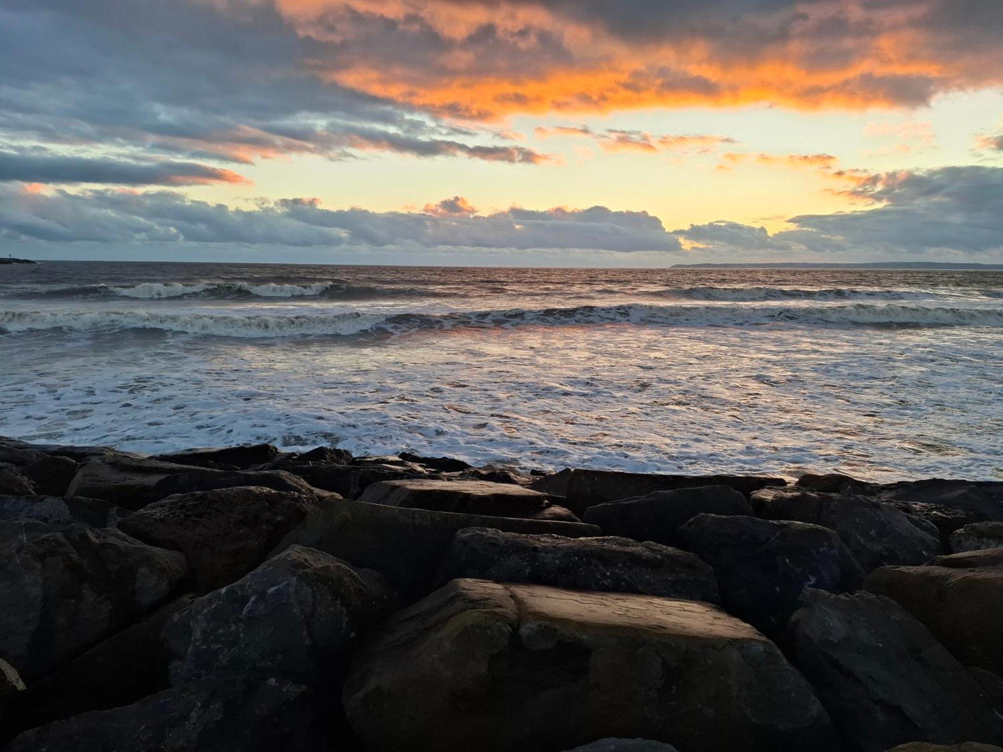 Driftmark Beachfront Location Aberavon Beach Sea Views Large Driveway Parking Private Site Fibre Optic Wi Fi Port Talbot Kültér fotó
