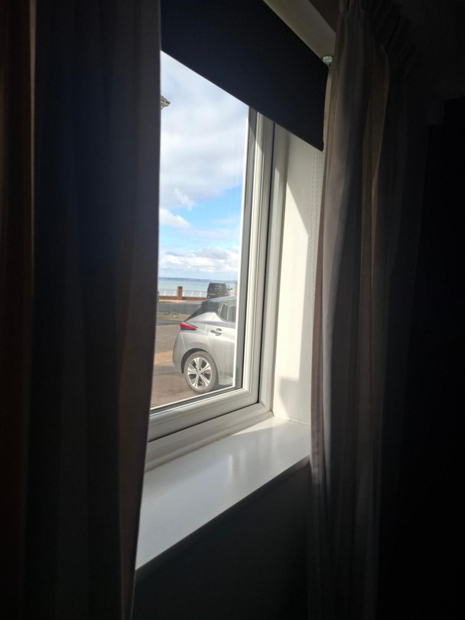 Driftmark Beachfront Location Aberavon Beach Sea Views Large Driveway Parking Private Site Fibre Optic Wi Fi Port Talbot Kültér fotó
